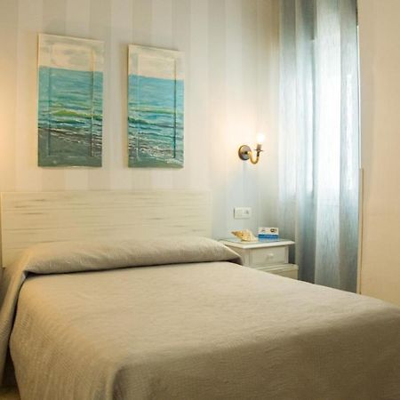 Hostal Patio Andaluz Punta Umbria Bagian luar foto