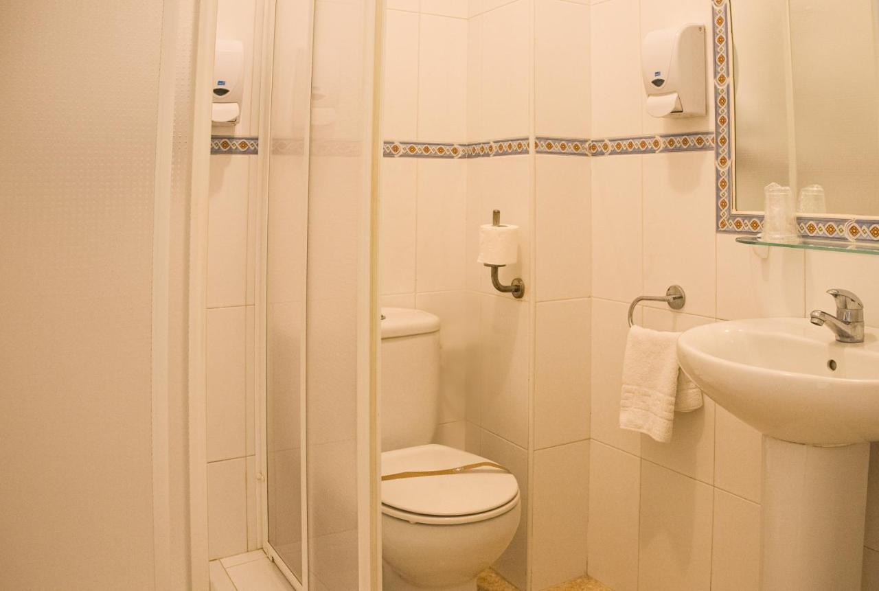 Hostal Patio Andaluz Punta Umbria Bagian luar foto